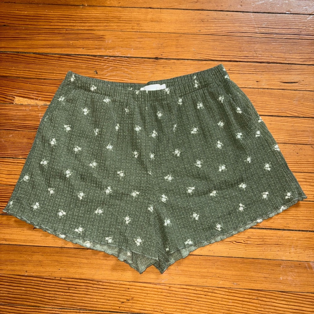 Comfy Olive Green Floral Print Shorts